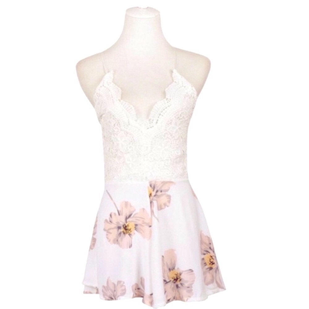 Floral Crochet Romper in Pink & White Brand New - Picture 4 of 13